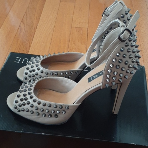 Taupe strapped heel - Picture 2 of 5